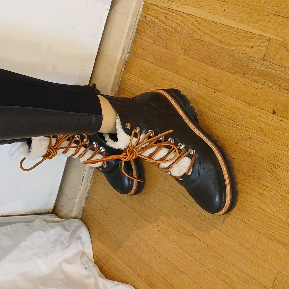 Stunning Marc Fisher Black Leather And 100% Shearling Booties - Picture 12 of 16